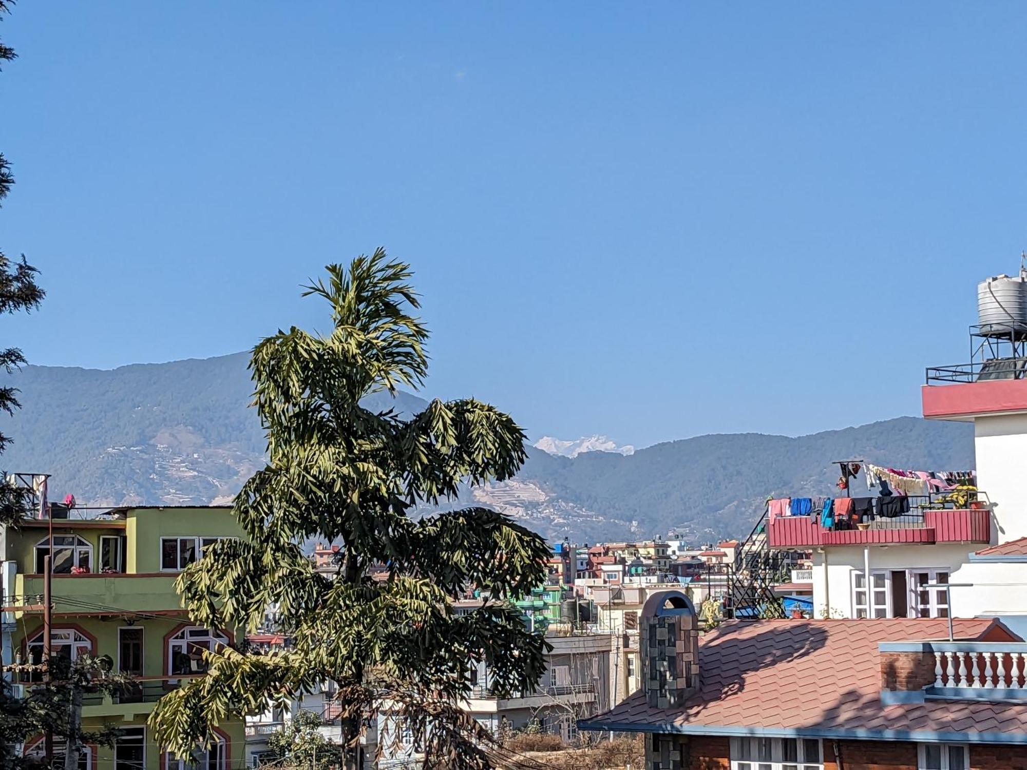 Family Home With Rooftop Access And Mountain View Catmandu Exterior foto