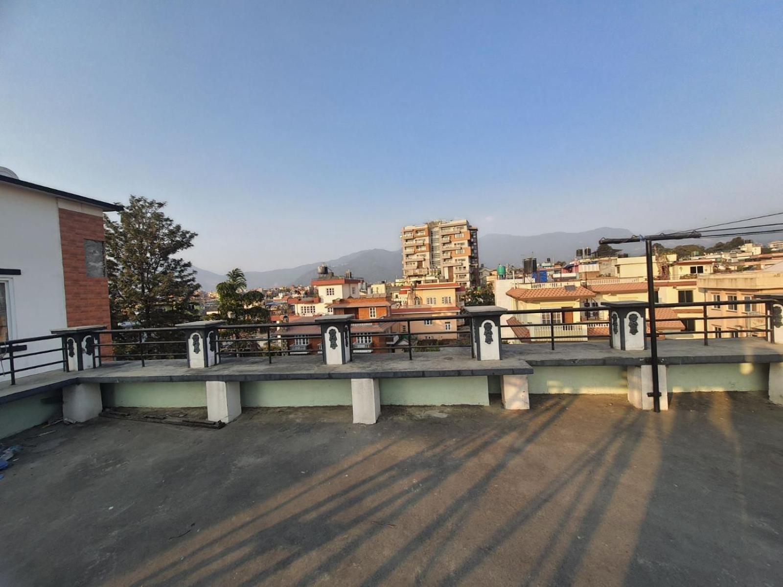 Family Home With Rooftop Access And Mountain View Catmandu Exterior foto